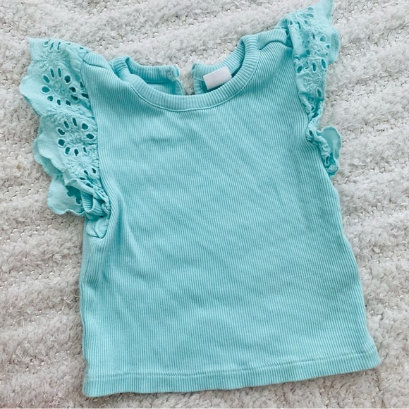 Baby Gap - (2) Girls 12 months Summer Shirts - Picture 3 of 4